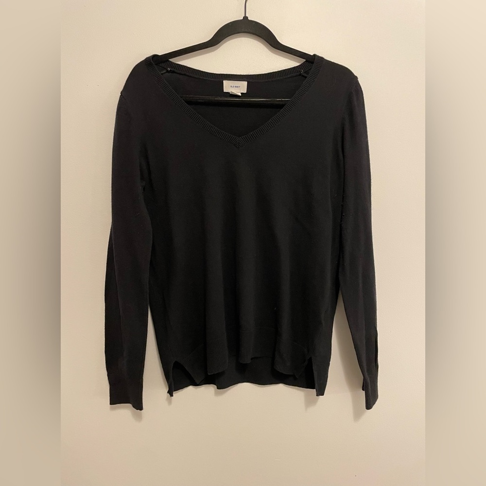 Medium Old Navy black v-neck sweater